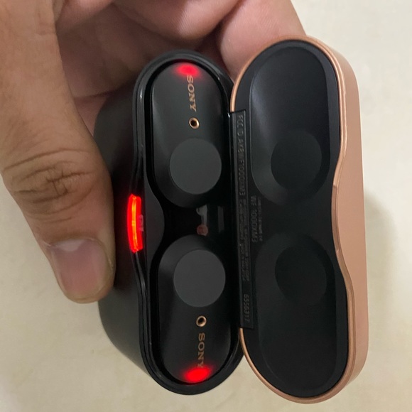 AirPods - Picture 2 of 2